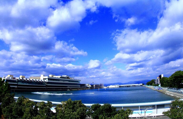 57川嶋正芳＿冬の雲の下で コピー 768x501