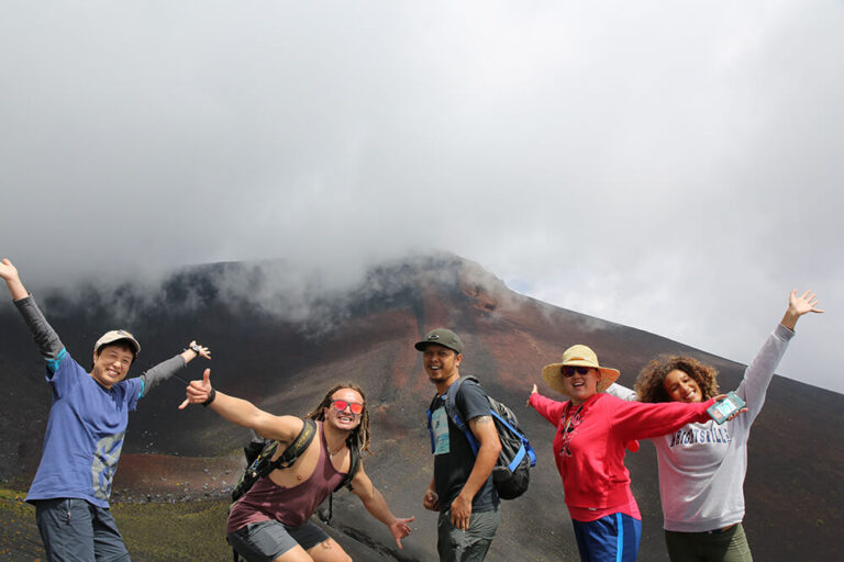 hiking shrine02 2 768x512