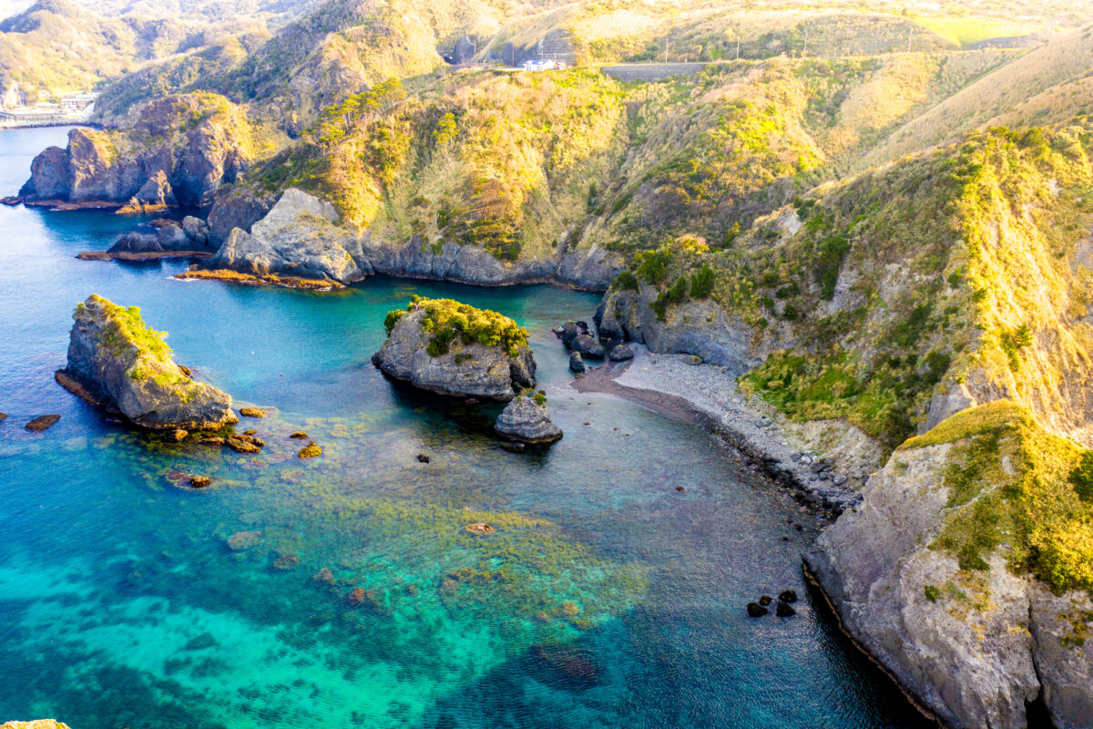 Hirizo Beach is known for its cristal clear water. 