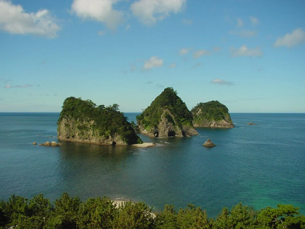The Sanshirojima islands (at high tide)