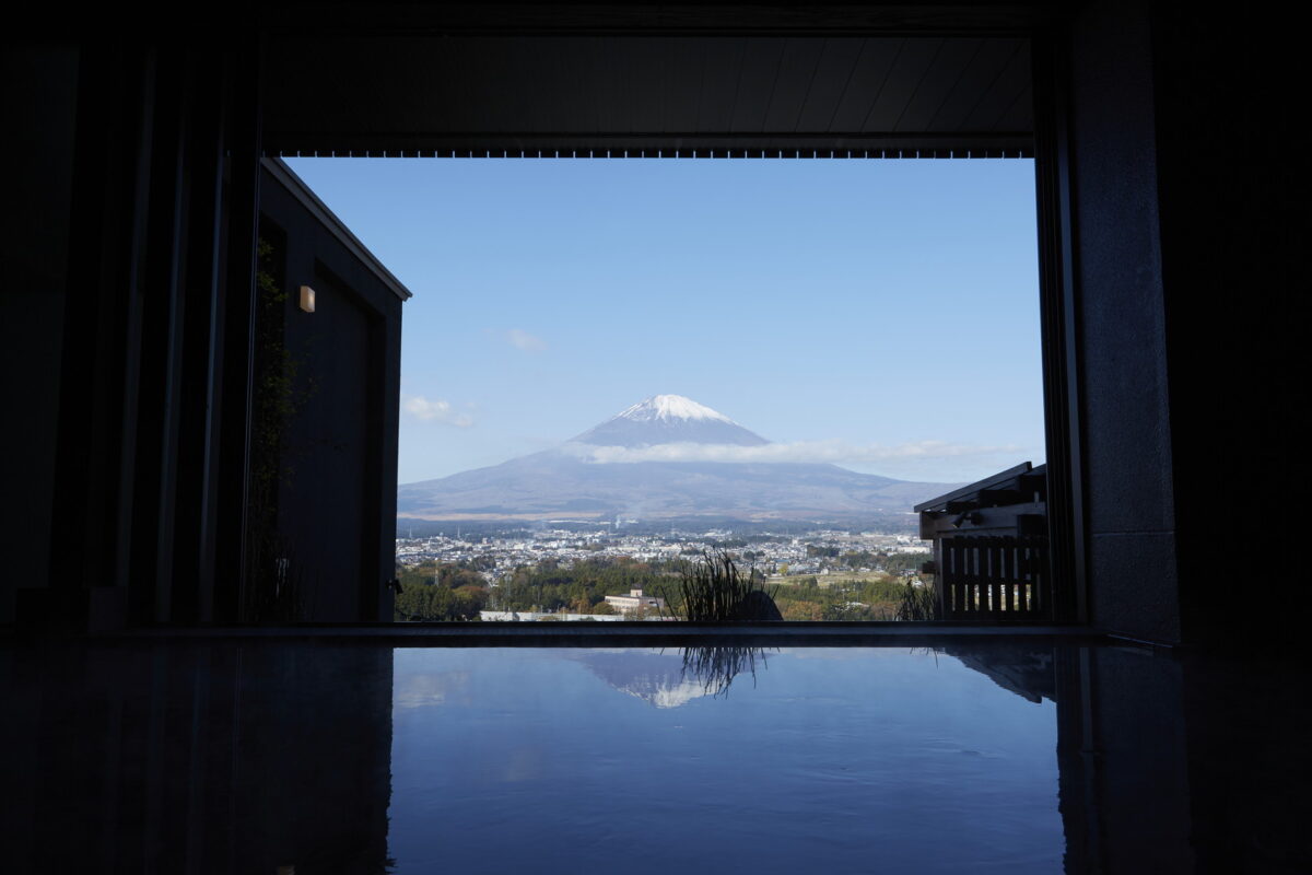 Outdoor bath with a view of Mt. Fuji in Gotemba. 