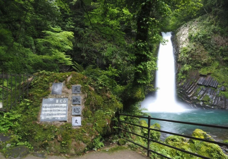 <strong>Enjoy a soothing experience of Japan’s ancient natural scenery in Amagi located in the Izu Peninsula with a journey to the Joren Falls and the Former Amagi Tunnel!</strong>