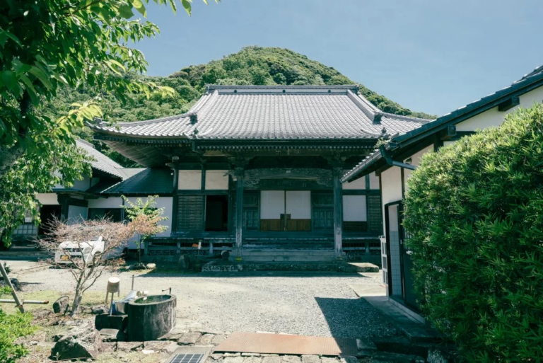 Take a tour around the quaint town known for its unique “namako-kabe ...