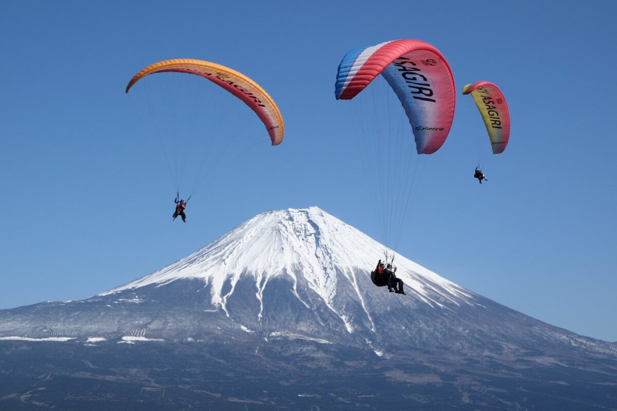 Paragliding in front of Mt. Fuji